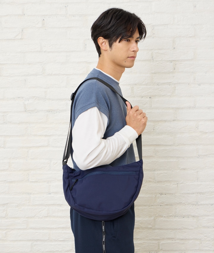 三日月型ショルダーバッグ