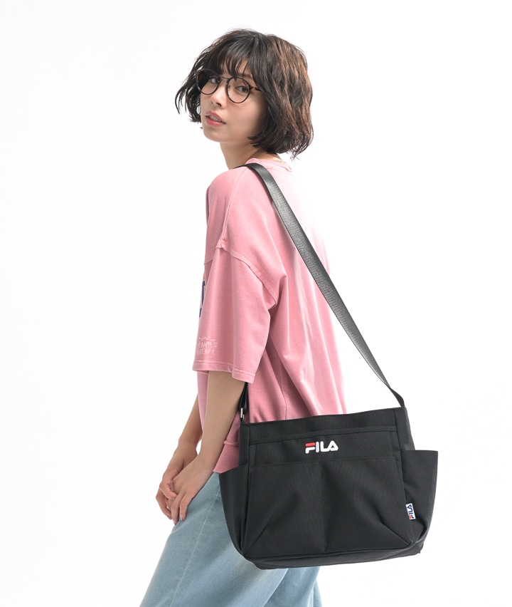 【ＦＩＬＡ】軽量多収納ショルダーバッグ
