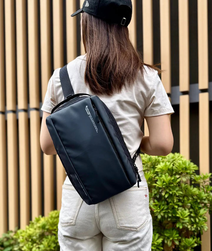 【ＦＩＲＥ　ＦＩＲＳＴ】ボディバッグ