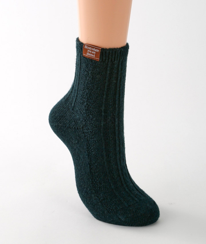 ケーブル柄タグ付きソックス